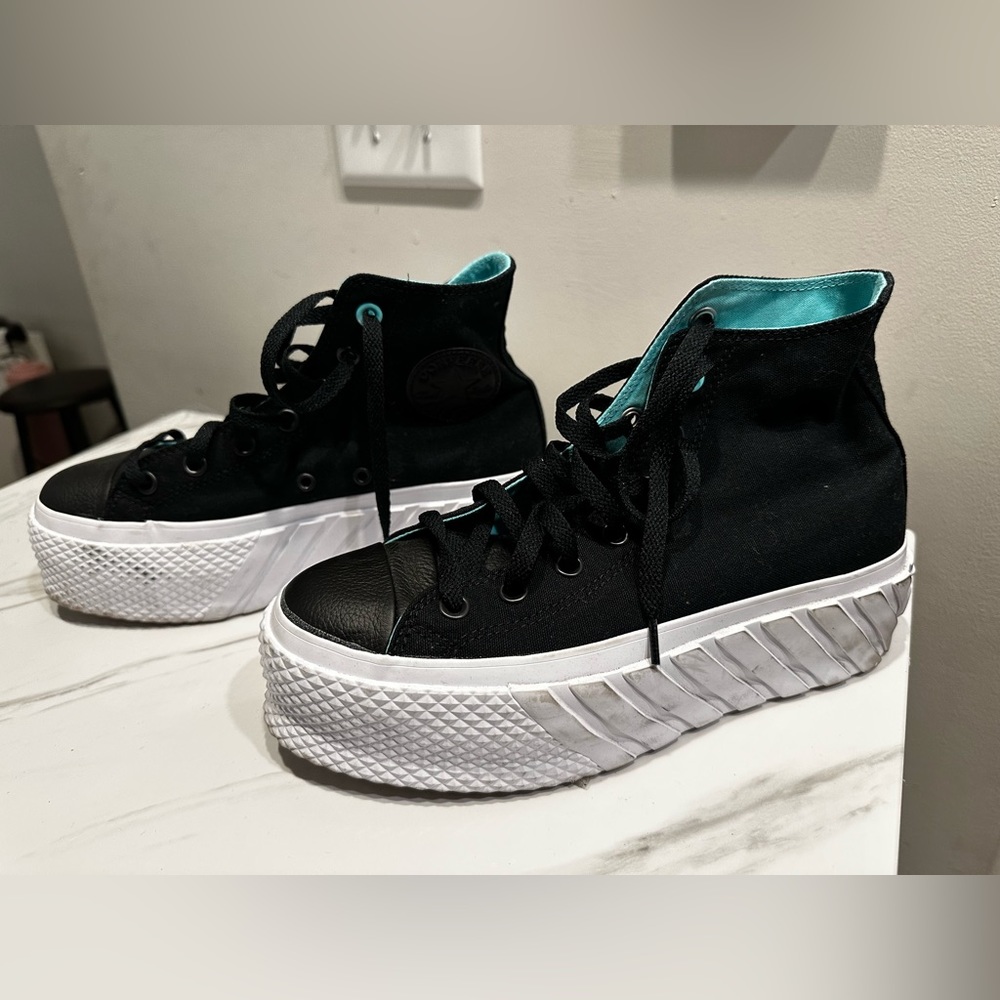 New converse, platform only used once !! Size 8